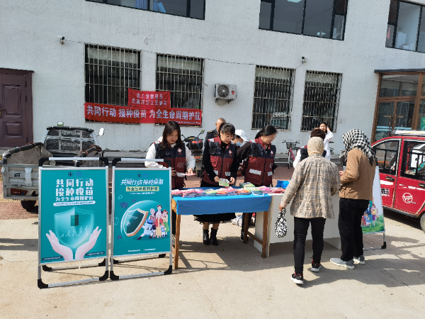 农工党北戴河新区支委会联合北戴河新区疾控中心开展4.25“全国儿童预防接种日”主题宣传活动-2_resized.jpg