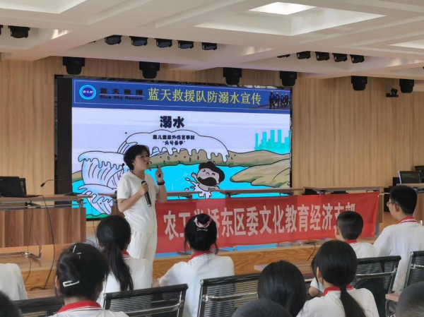 现场宣讲.jpg