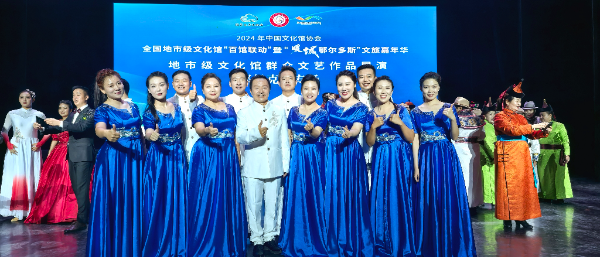 前排右三王晶晶、右四王艳霞_resized.png