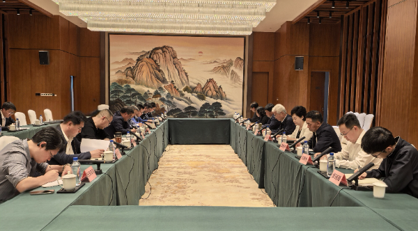 聚焦热点 调研座谈_resized.png