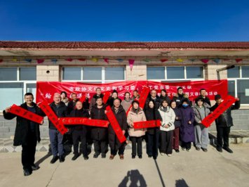 农工党张家口市委联合市政协文史委、市文联联合开展送春联下乡和义诊服务活动