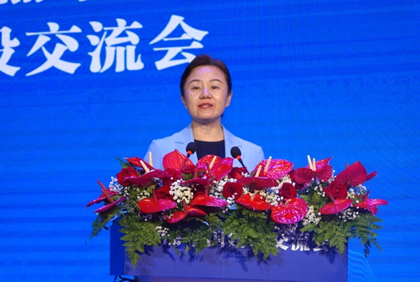 卢红.jpg